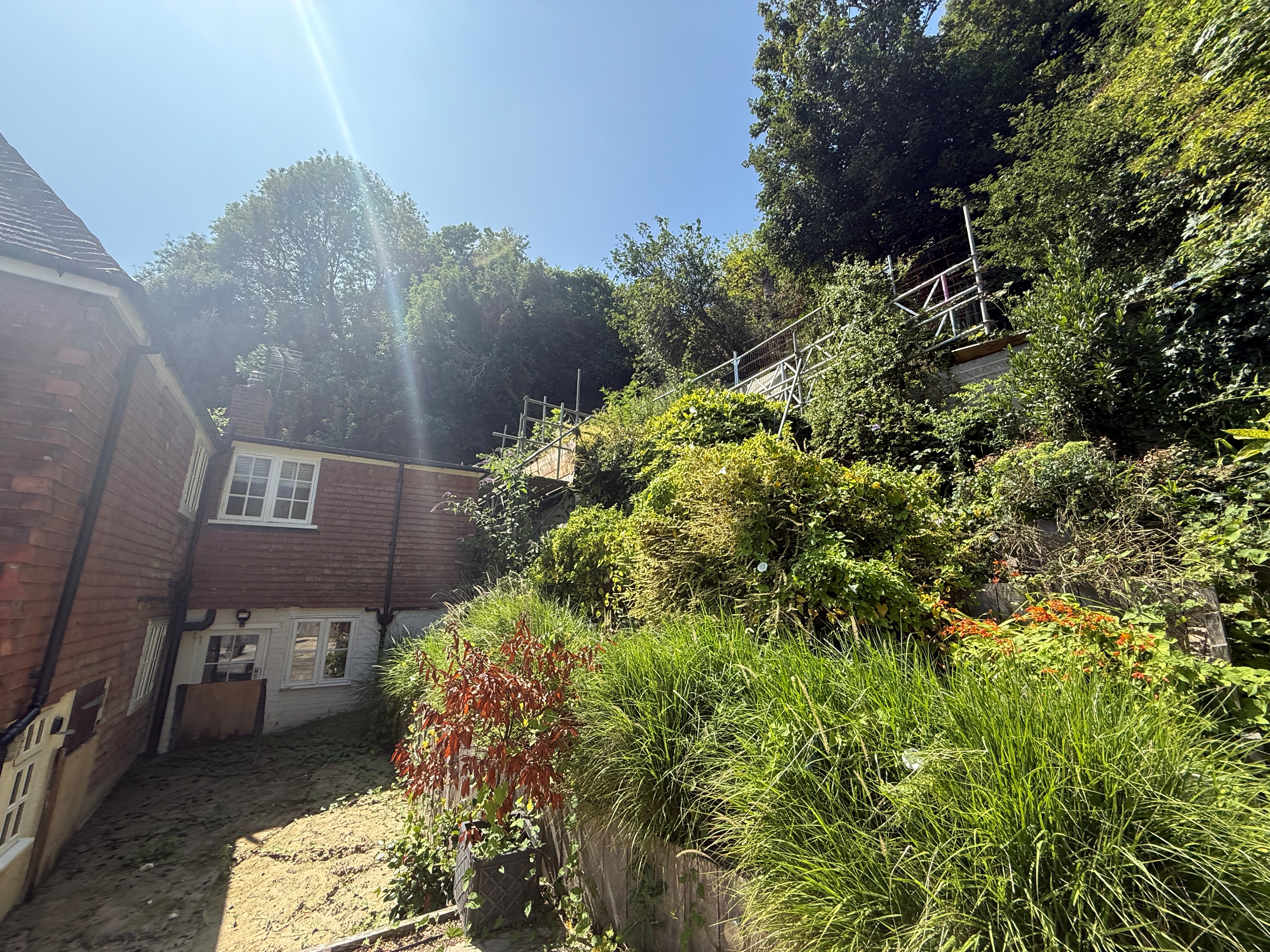 Lot: 119 - DETACHED HOUSE AFFECTED BY LANDSLIP - Side View showing Scaffolding